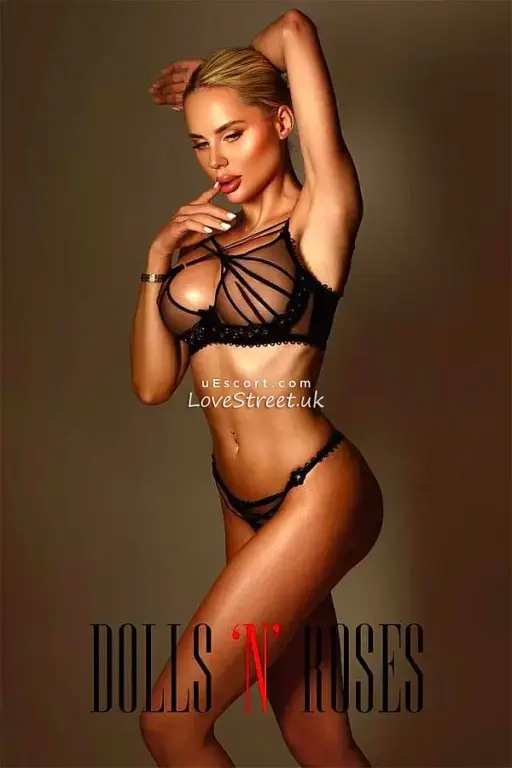 Skylah - A busty elite dark-blonde (TEST)